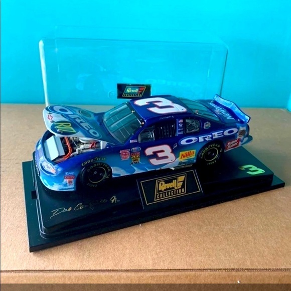 Dale Earnhardt Jr. #3 2002 Revell Oreo/Ritz 1:24 scale car - Picture 2 of 9